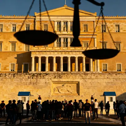 Δικαιοσύνη και Μνημείο του Άγνωστου Στρατιώτη